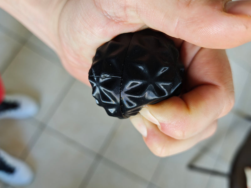 Pièce noire très flexible imprimée en TPU, comprimée à la main
